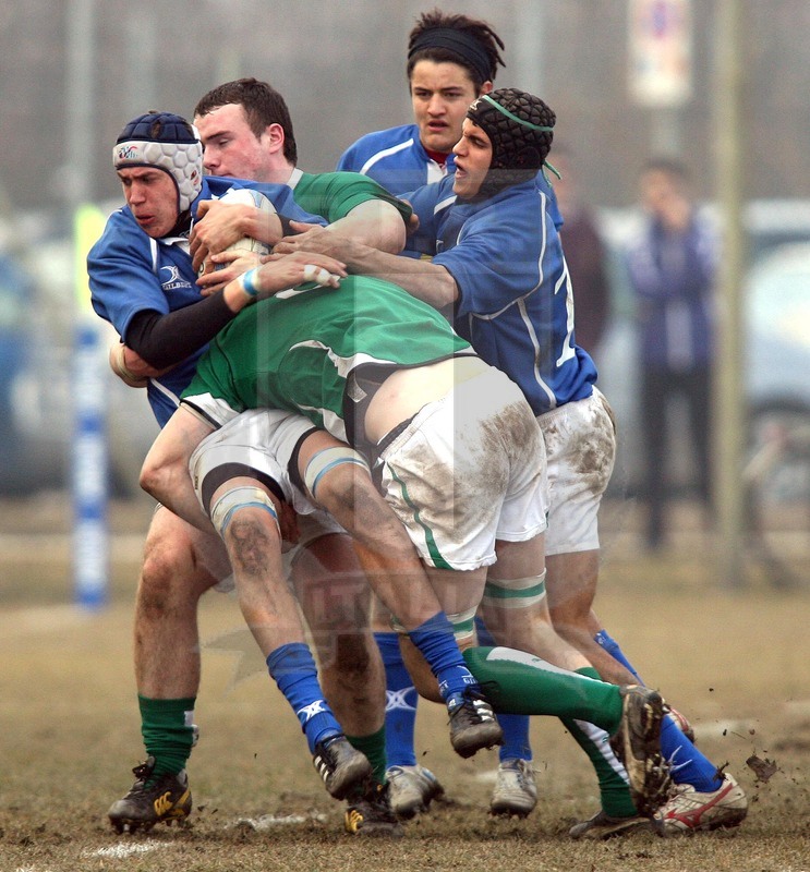 Badia Polesine, 18/02/2011, Italia Under18 v Irlanda Under 18, Andrea Gobbo placcato duramente.