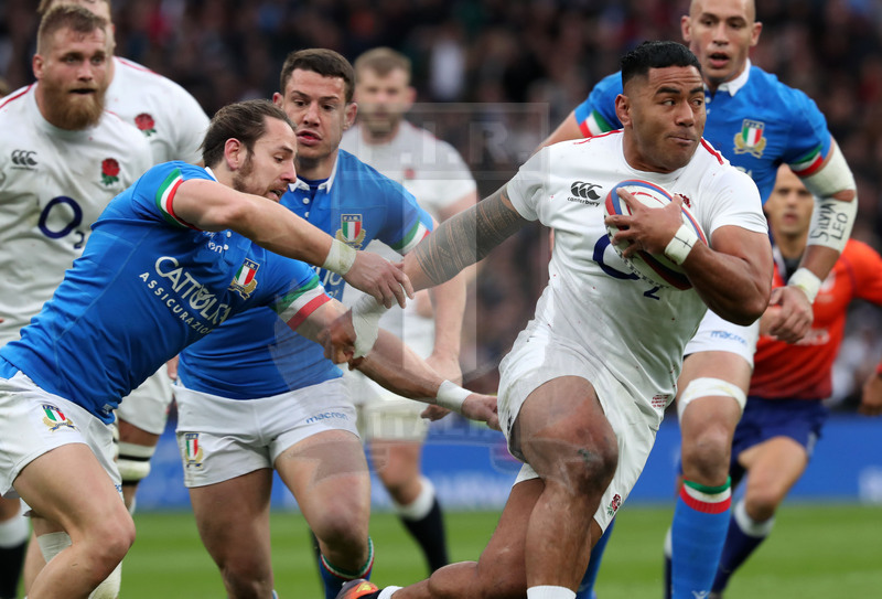 Guinness Sei Nazioni 2019, Round 4, Londra, Twickenham 09/03/2019, Inghilterra v Italia, break di Manu Tuilagi su Campagnaro e Morisi. Foto Daniele Resini/Fotosportit