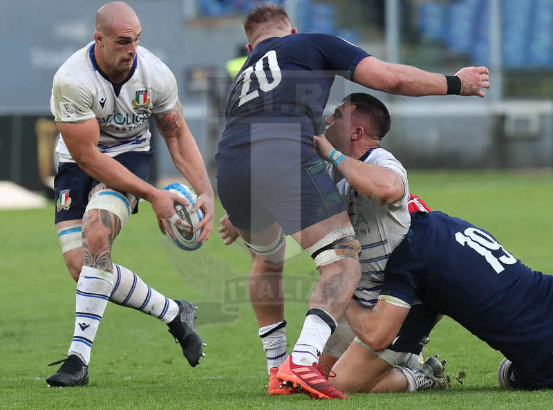 Guinness Sei Nazioni 2020, Round 3, Roma, Stadio Olimpico 22/02/2020, Italia v Scozia, Marco Lazzaroni riceve palla da Fischetti. Foto Daniele Resini/Fotosportit.