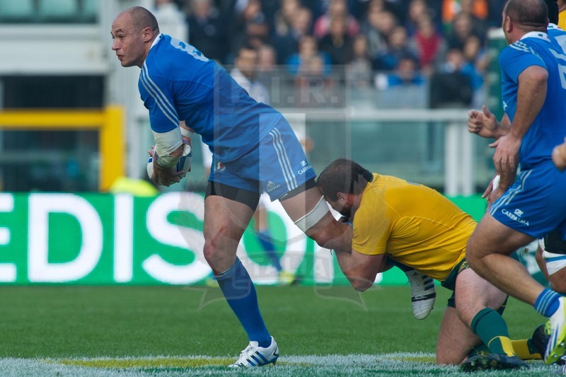 Cariparma Test Match 2013 - 09/11/2013 - Torino, Stadio Olimpico - Italia v Australia - Foto Elena Barbini-James Slipper cerca di bloccare Sergio Parisse