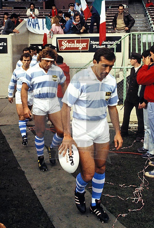 Rugby World Cup 1987, Pool 3, Christchurch, Lancaster Park 28/05/1987, Argentina v Italia, Hugo Porta guida i Pumas in campo. Dietro, Serafin Dengra. Foto Daniele Resini/Fotosportit