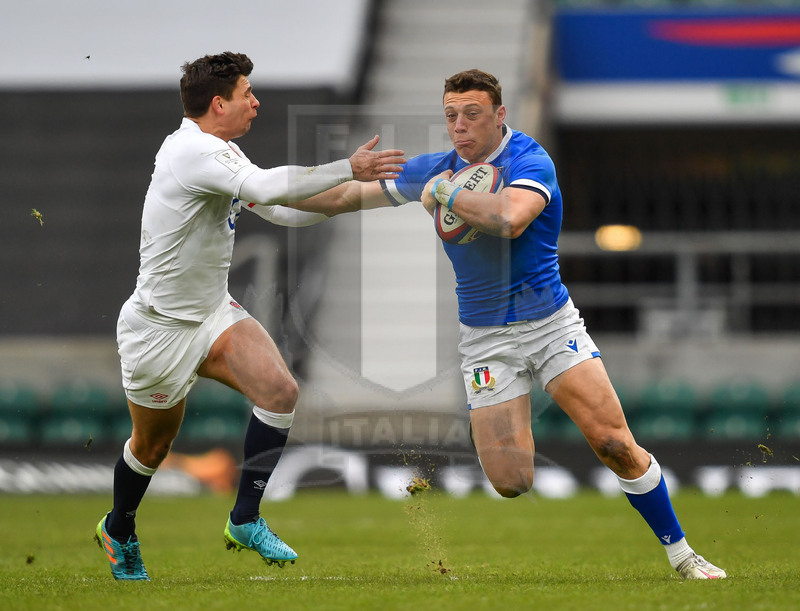 Guinness Sei Nazioni 2021, Round 2, Londra, Twickenham 13/02/2021, Inghilterra v Italia, Paolo Garbisi affronta Ben Youngs. Foto Graig Thomas/Fotosportit