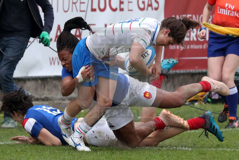 Guinness Sei Nazioni 2019 Donne, Padova, stadio Plebiscito 17/03/2017, Italia Donne v Francia Donne, Aura Muzzo portata a terra. Foto Daniele Resini/Fotosportit