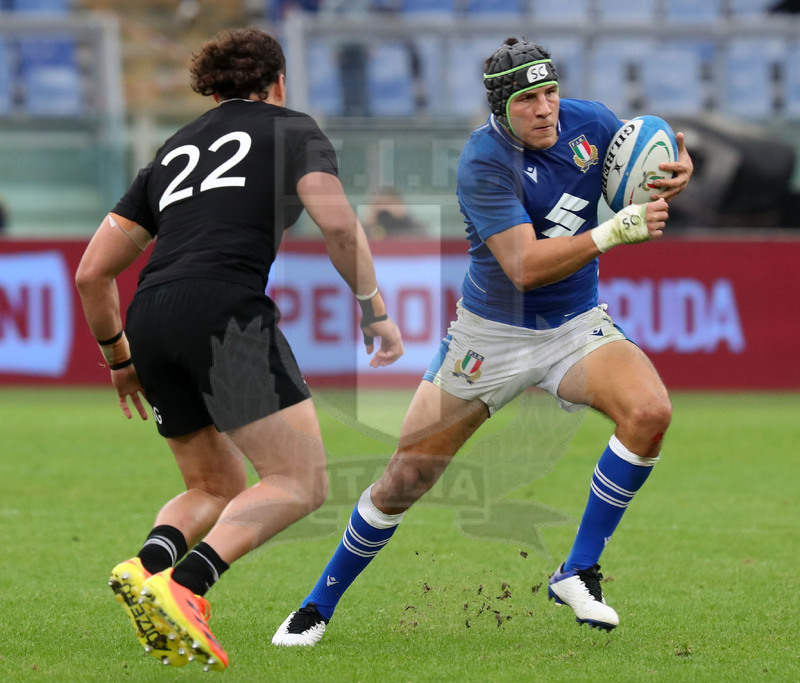 Autumn Nations Series 2021, Roma, Stadio Olimpico, 06/11-2021, Itallia vs Nuova Zelanda, Ignacio Brex attacca la linea. Foto Daniele Resini/Fotosportit
