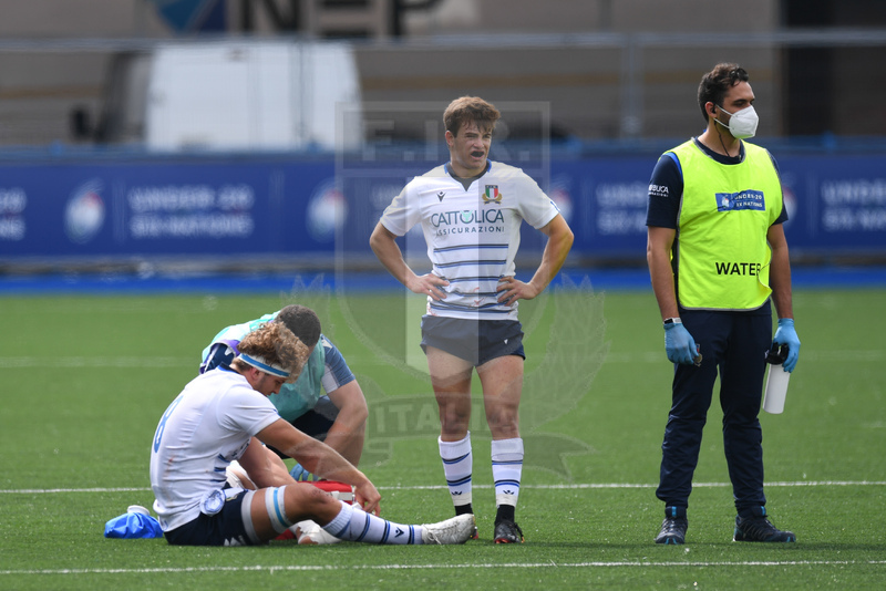 Guinness Sei Nazioni U20 2021, Cardiff, Arms Park 01/07/2021, Italia U20 v Scozia U20, Lorenzo Cannone assistito dallo staff.
