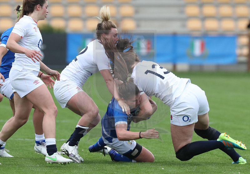 Sei Nazioni Donne 2021, Parma, stadio Lanfranchi 10/04/2021, Italia v Inghilterra, Maria Magatti portata a terra da Emily Scarratt. foto Daniele Resini/Fotosportit