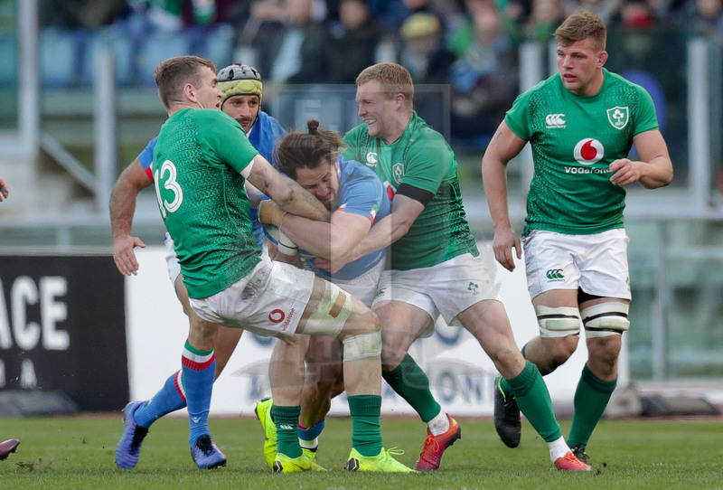 Guinness Sei Nazioni 2019, Round 3, Roma, Stadio Olimpico, 24/02/2019, Italia v Irlanda. Michele Campagnaro attacca Keith Earls (des) e Chris Farrell. Foto Roberto Bregani/Fotosportit