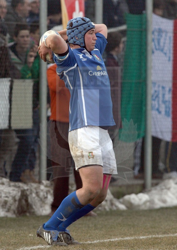 Badia Polesine, 18/02/2011, Italia Under18 v Irlanda Under 18, Paolo Ragazzi al lancio in touche.