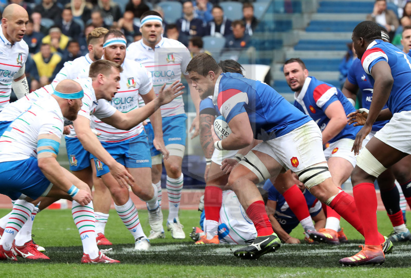 Guinness Sei Nazioni 2019, Round 5, Roma, stadio Olimpico 16/03/2019, Italia v Francia, una carica di Willemse. Difendono Ghiraldini e Ruzza. Foto Daniele Resini/Fotosportit