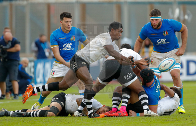 Credit Agricole Cariparma Test Match 2017, Catania, Stadio Massimino, 11-11-2017, Italia v Fiji. Frank Lomani apre palla. Foto: Roberto Bregani / Fotosportit
