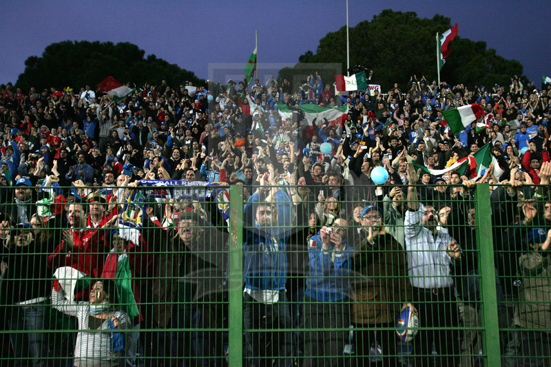 Sei Nazioni 2007, Roma, stadio Flaminio 10/03/2007, Italia v Galles, la gioia del pubblico del Flaminio al fischio finale. Foto Daniele Resini/Fotosportit