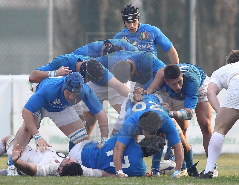 Sei Nazioni 2012, Rovigo, 2012/03/03, Italia U20 v Inghilterra U20, una ruck vincente degli Azzurri. Foto Daniele Resini/Fotosportit