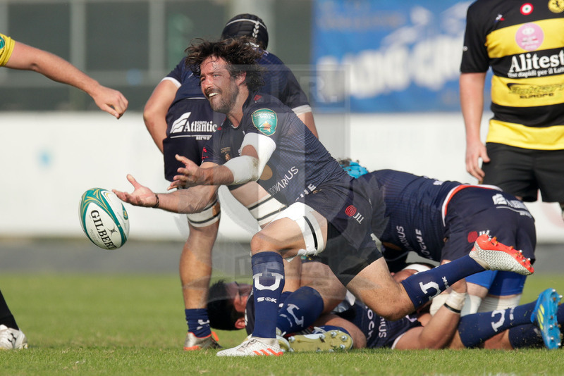 Continental Shield 2017-2018, Viadana, Stadio Zaffanella, 14-10-2017, Rugby Viadana v Cdul. Il capitano del Cdul, Francisco Pinto Magalhaes apre dalla ruck. Foto: Roberto Bregani/ Fotosportit