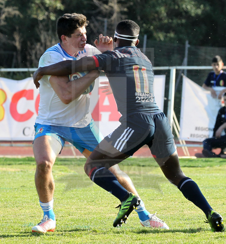 RBS Sei Nazioni 2017, Capoterra (Cagliari), stadio Santa Rosa 10/03/2017, Italia U20 v Francia U20, Ludovico Vaccari difende palla. Foto Daniele Resini/Fotosportit