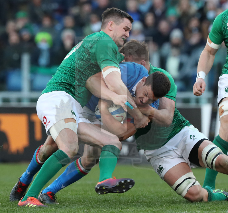 Guinness Sei Nazioni 2019, Round 3, Roma, stadio Olimpico 24/02/2019, Italia v Irlanda, Luca Morisi placcato da Johnny Sexton e Chris Farrell. Foto Daniele Resini/Fotosportit