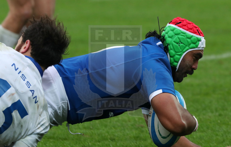 Autumn Nations Series 2021, Parma, stadio Lanfranchi 20/11/2021, Itallia v Uruguay, il tuffo in meta di Hame Faiva, inutile il placcaggi di Silva. Foto Daniele Resini/Fotosportit
