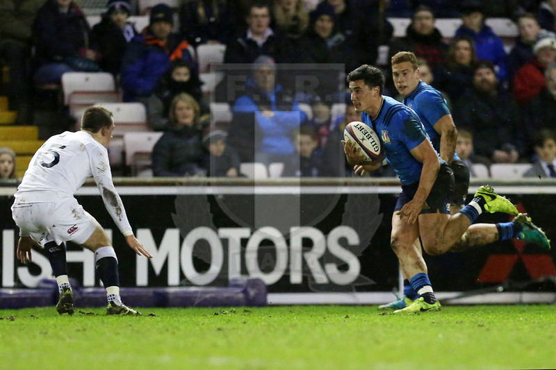 RBS Sei Nazioni 2017, Darlington, Northern Echo Arena 24/02/2017, Inghilterra U20 v Italia U20, un break di Marco ZANON con Andrea Bronzini in sostegno.