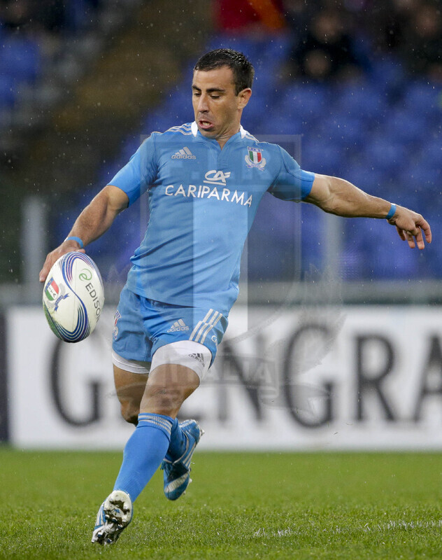 Cariparma Test Match 2013, Roma, Stadio Olimpico, 23-11-2013, Italia v Argentina. Luciano Orquera al piede Foto Roberto Bregani / Fotosportit