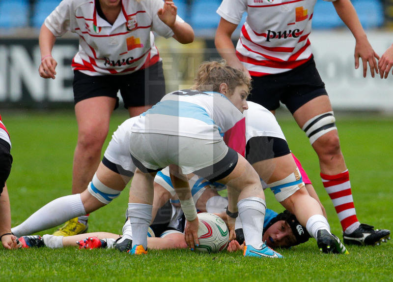 Finale Campionato Serie A Femminile Rugby 2014-2015, Parma, Stadio Lanfranchi, 23-05-2015, Monza Rugby 1949 v Valsugana Rugby Padova. Claudia Salvadego raccoglie dalla ruck per aprire il gioco. Foto Roberto Bregani.