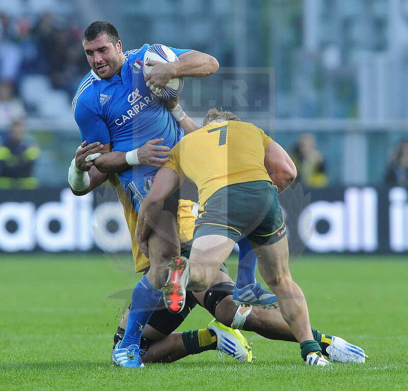 Cariparma Test Match 2013 - 09/11/2013 - Torino, Stadio Olimpico - Italia v Australia - Robert Barbieri placcato da Michaele Hopper e Sitaleki Timani (dietro)