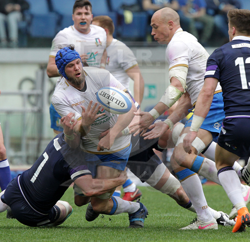 Natwest Sei Nazioni 2018, round 5, Roma stadio Olimpico 17/03/2018, Italia v Scozia, Dean Budd ricicla palla su Sergio Parisse. Foto Daniele Resini/Fotosportit