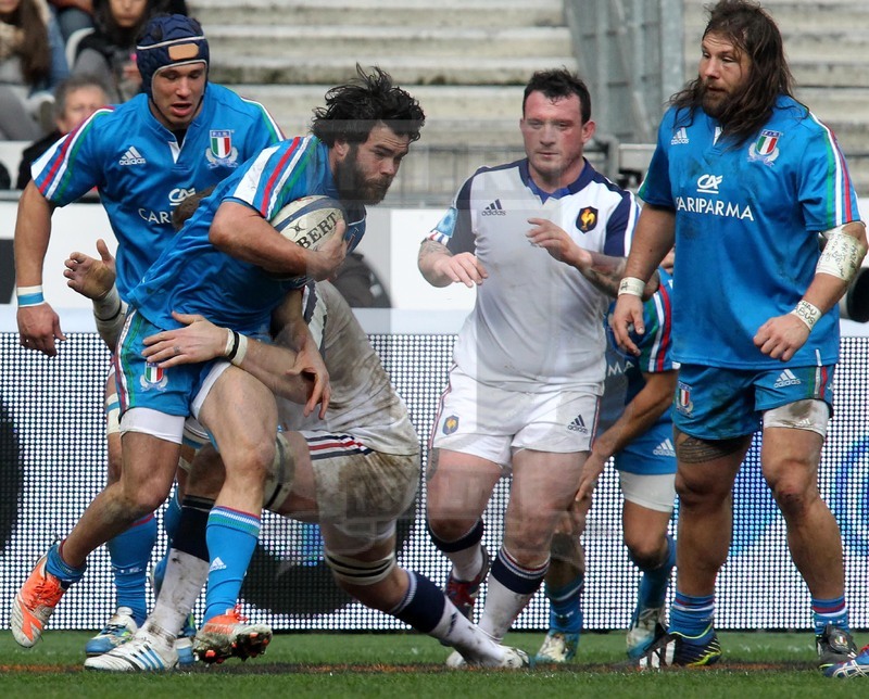 Rbs 6 Nazioni 2014, round 2, Parigi, Stade de France 09/02/2014, Francia v Italia, Luke McLean contrattacca. Minto e Castrogiovanni assistono. Foto Daniele Resini/Fotosportit