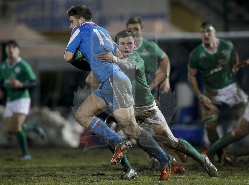 RBS 6 Nazioni U20 2015, Biella, Stadio Pozzo Lamarmora, 6-02-2015, Italia U20 v Irlanda U20 Luca Sperandio placcato da Nick McCarthy. Foto: Roberto Bregani/Fotosportit.