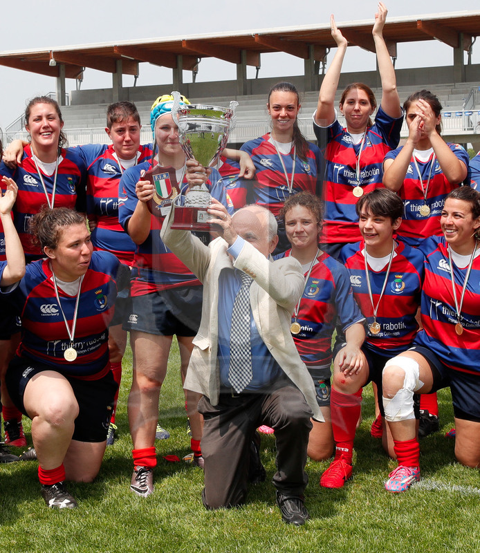 Finali Trofeo Interregionale U16 e Coppa Italia Femminile Seniores Femminile "Trofeo Rebecca Braglia", Calvisano (BS), Pata Stadium, 2-3 Giugno 2018. Guglielmo Braglia alza la Coppa Italia Seniores Femminile con capitana del Parabiago. Foto: Roberto Bregani @ fotosportit