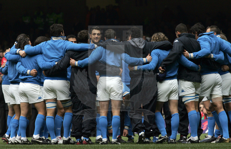 Rbs Sei Nazioni 2006, Round 3, Cardiff, Millennium Stadium 11/03/2006, Galle v Italia, il cerchio degli Azzurri prima del match. Foto Daniele Resini/Fotosportit