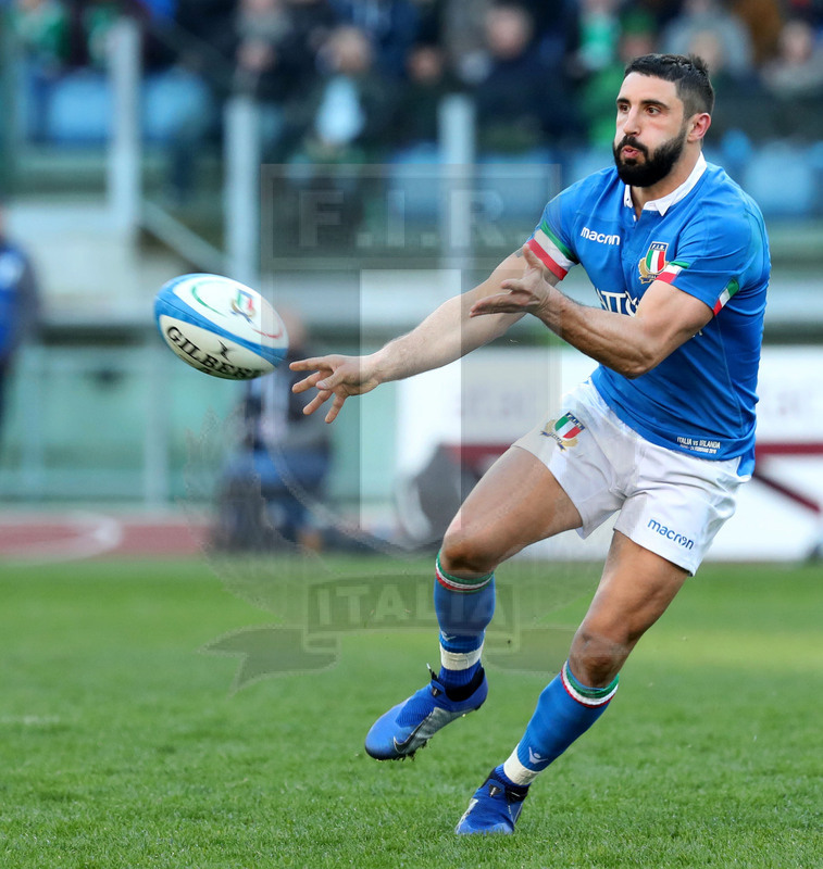 Guinness Sei Nazioni 2019, Round 3, Roma, stadio Olimpico 24/02/2019, Italia v Irlanda, Tito Tebaldi passa palla. Foto Daniele Resini/Fotosportit