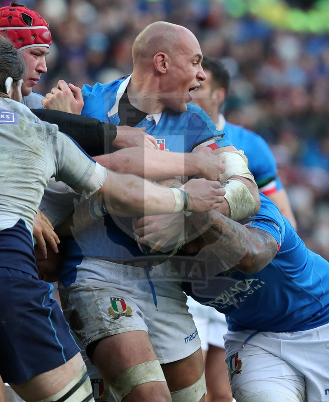 Guinness Sei Nazioni 2019, Round 1, Edimburgo, Murrayfield 02/02/2019, Scozia v Italia, Sergio Parisse difende palla in una maul. Foto Daniele Resini/Fotosportit