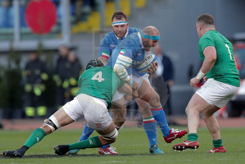 Guinness Sei Nazioni 2019, Round 3, Roma, Stadio Olimpico, 24/02/2019, Italia v Irlanda. Una carica di Leonardo Ghiraldini placcato da Ultan Dillane. Foto Roberto Bregani/Fotosportit