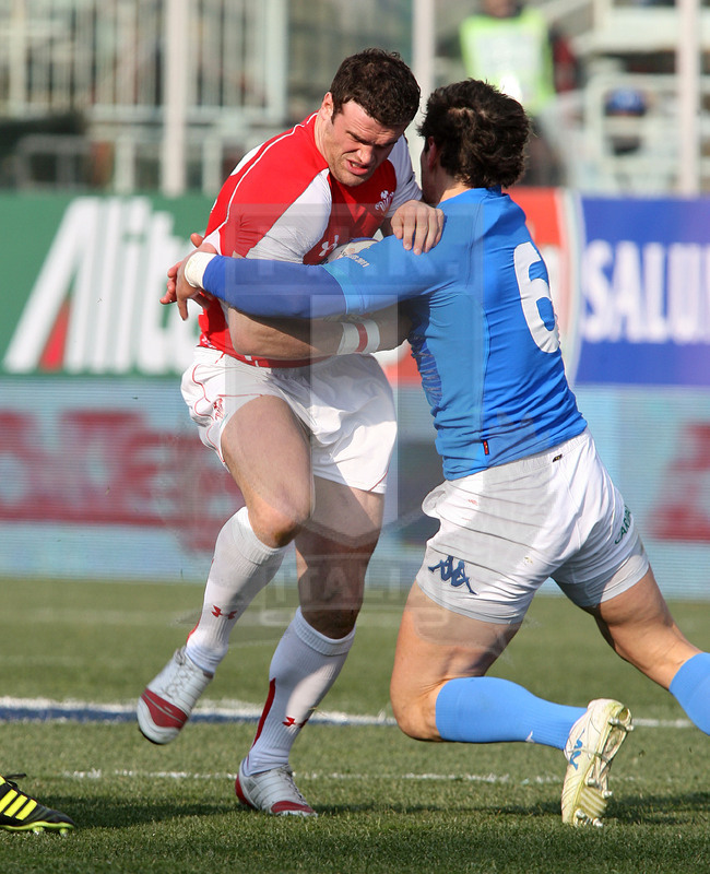 Rbs Sei Nazioni 2011, Roma, stadio Flaminio 26/02/2011, Italia v Galles,Alessandro Zanni ferma Mike Phillips. Daniele Resini/Fotosportit