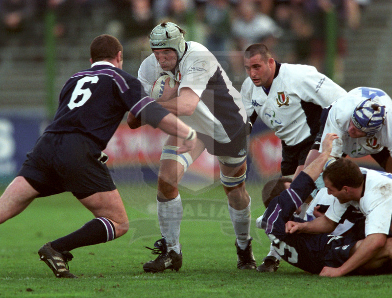 Rbs Sei Nazioni 2002, Roma, stadio Flaminio 16/02/2002, Italia v Scozia, Santiago Dellapè con Pucciariello. Foto Daniele Resini/Fotosportit