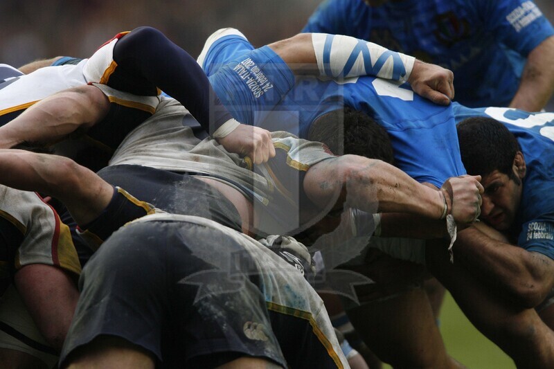 Rbs Sei Nazioni 2007, Edimburgo, Murrayfield 24/02/2007, Scozia v Italia, cedimento della mischia scozzese. Foto Daniele Resini/Fotosportit