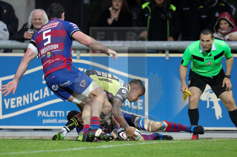 Campionato Top12 2018-2019, Finale, Calvisano (BS), Peroni Stadium, 18/05/2019, Rugby Calvisano v Rugby Rovigo. Pierre Bruno ruba palla per tuffarsi in meta. Foto: Roberto Bregani/Fotosporti