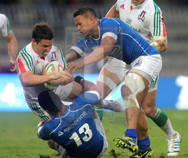 Cariparma test match 2014, Ascoli Piceno 08/11/2014, Italia v Samoa, Luca Morisi fermato da John Leota.