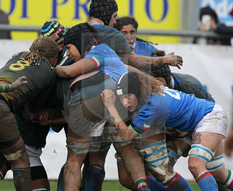 Cattolica Test Match Donne, Prato, stadio Chersoni 25/11/2018, Italia Donne v Sudafrica Donne, la Sarah Tounesi e Francesca Sberna in un raggruppamento. Foto Daniele Resini/Fotosportit