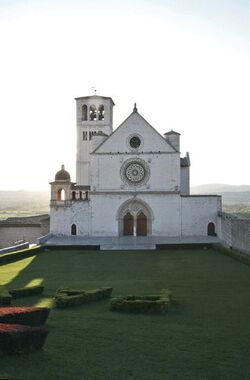 Facciata della Basilica Superiore Facciata della Basilica Superiore