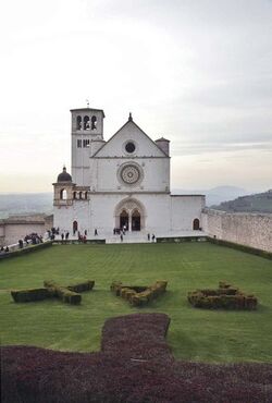 Facciata della Basilica Superiore Facciata della Basilica Superiore