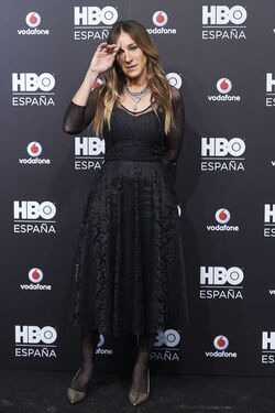 Sarah Jessica Parker fashions a 30 Euro Williamsburg Vintage dress at the HBO Spain premiere in Spain