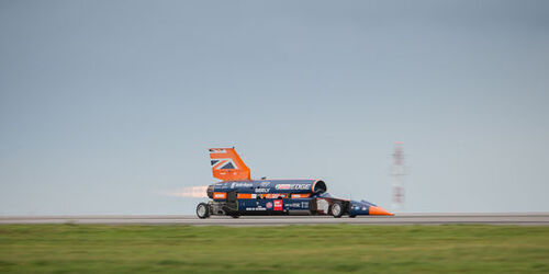 BLOODHOUND SSC Makes First Ever Public Run Reaching 210mph BLOODHOUND SSC Makes First Ever Public Run Reaching 210mph