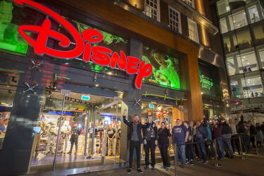 Eager Fans Rush To Buy New Star Wars The Last Jedi Products At Midnight Opening