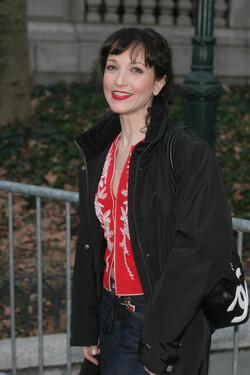 BEBE NEUWIRTH 2006