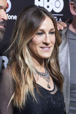 Sarah Jessica Parker fashions a 30 Euro Williamsburg Vintage dress at the HBO Spain premiere in Spain