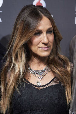 Sarah Jessica Parker fashions a 30 Euro Williamsburg Vintage dress at the HBO Spain premiere in Spain