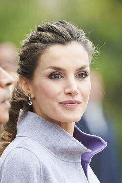 Queen Letizia wears Carolina Herrera ensemble to the National assembly at the Palacio De Sao Bento during the 3rd day of her official visit to Portugal
