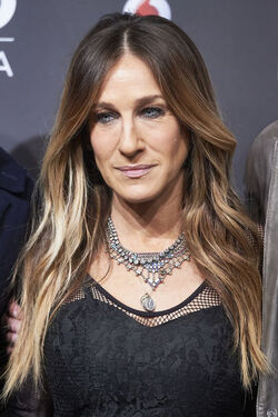 Sarah Jessica Parker fashions a 30 Euro Williamsburg Vintage dress at the HBO Spain premiere in Spain