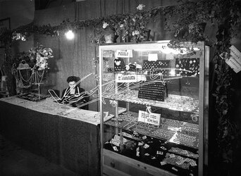 Fiera Campionaria di Vicenza 1949 Stand Oreficeria Piccolo e Dal Corno Fiera Campionaria di Vicenza 1949 Stand Oreficeria Piccolo e Dal Corno