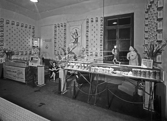 Fiera Campionaria di Vicenza 1951 Stand della ditta Prodotti Stella